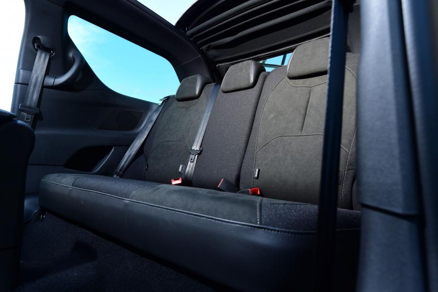 Интерьер DS 3 Cabrio 2016 года  (UK) (фото 6 из 10)